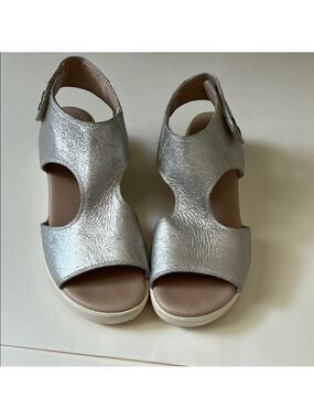 Johnson & Murphy Platform Metallic Silver Sandals